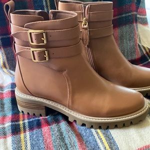 9.5 Aerosols women’s ankle boots. NEVER WORN!